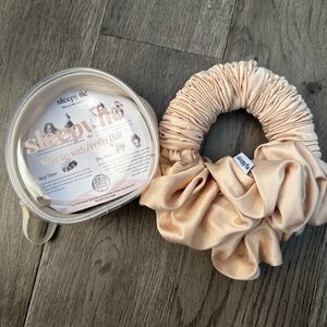 Sleepy Tie Satin Hair Scrunchie Medium in Blondie Beige